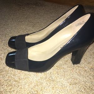 Ellen Tracy high heel